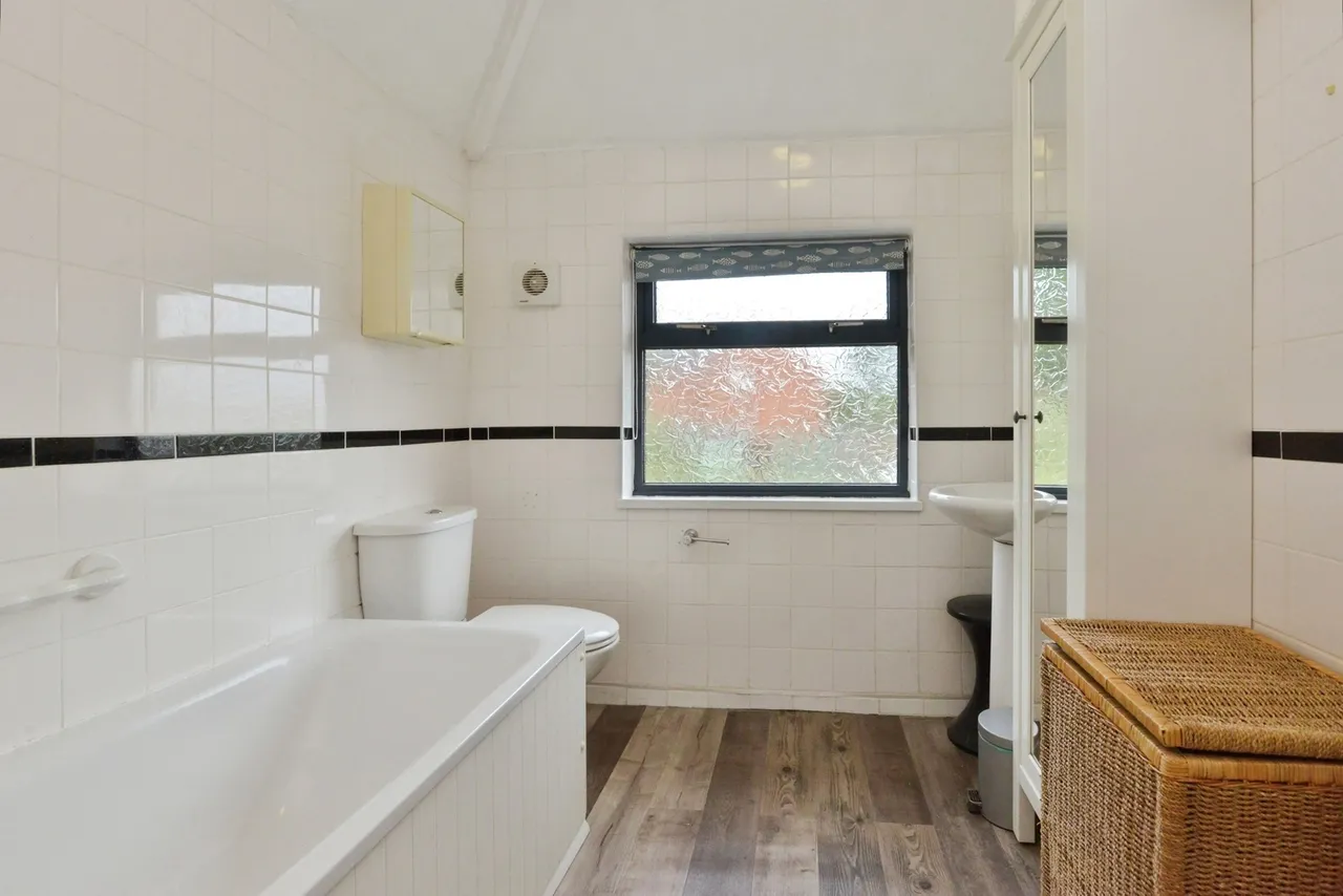 Bridge Road, Cosgrove, MK19, photo 14
