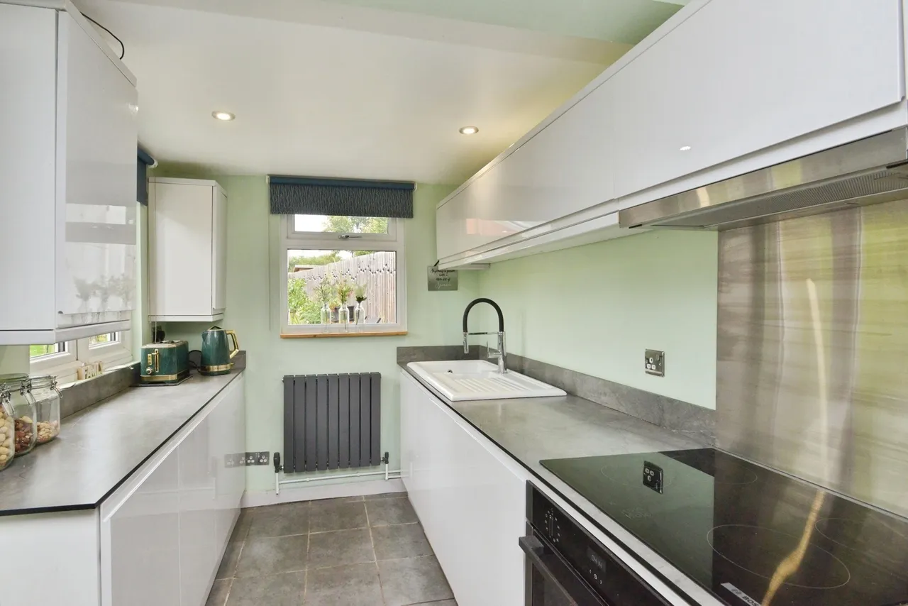Bridge Road, Cosgrove, MK19, photo 8
