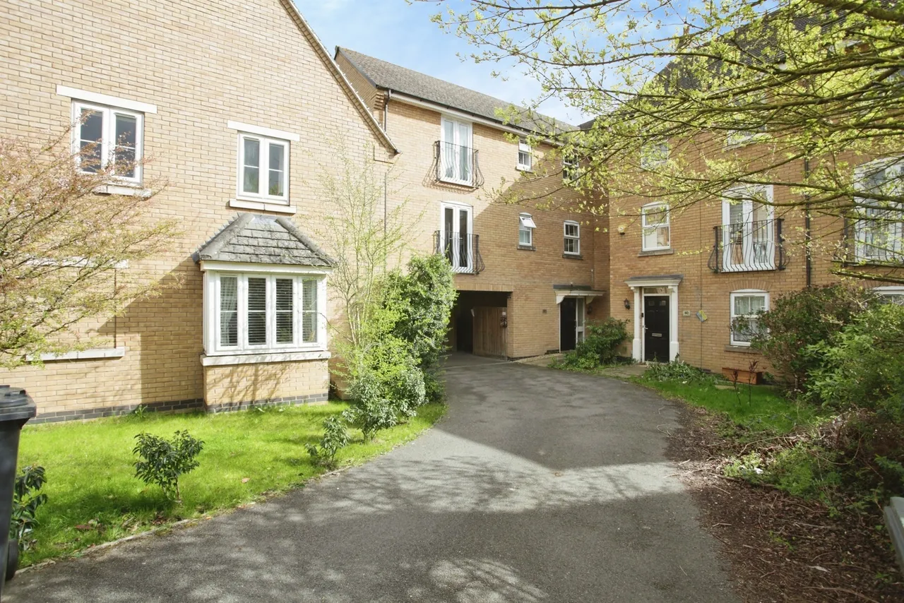 2 bed flat for sale, Crackthorne Drive, Rugby, CV23