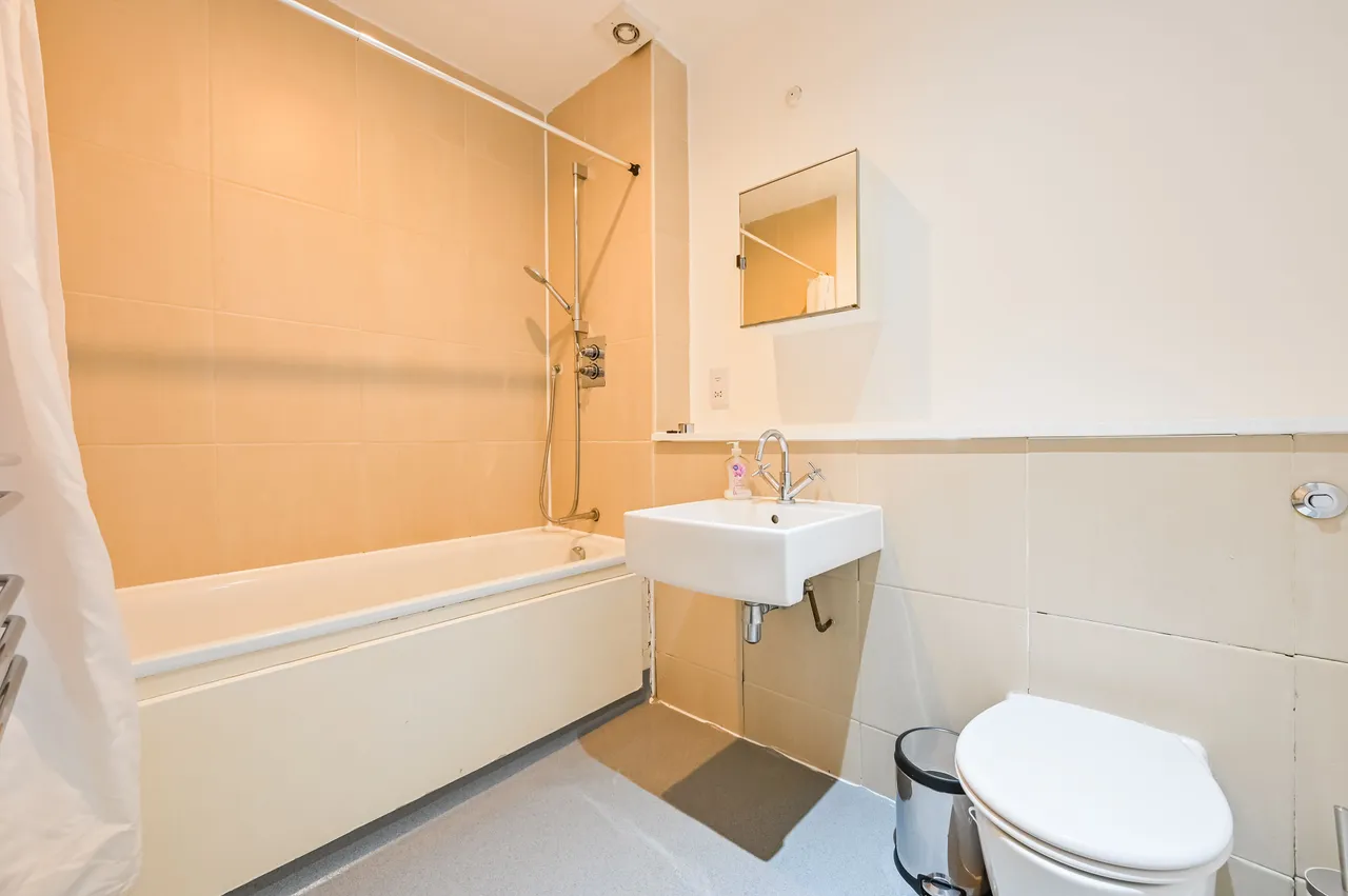 Apartment 106, 417 Wick Lane, London, photo 11