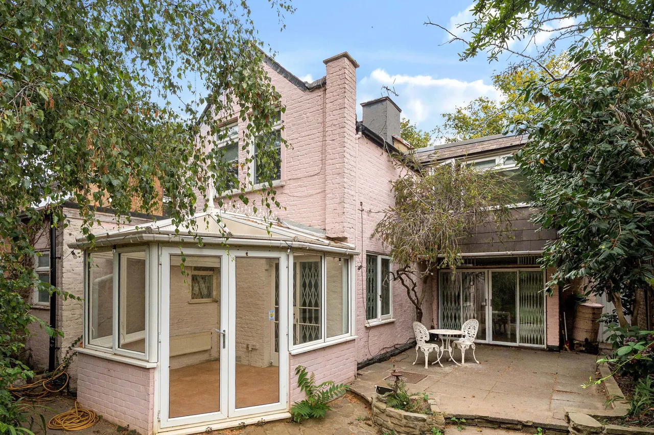 4 bed house to rent — 73a Castelnau, London