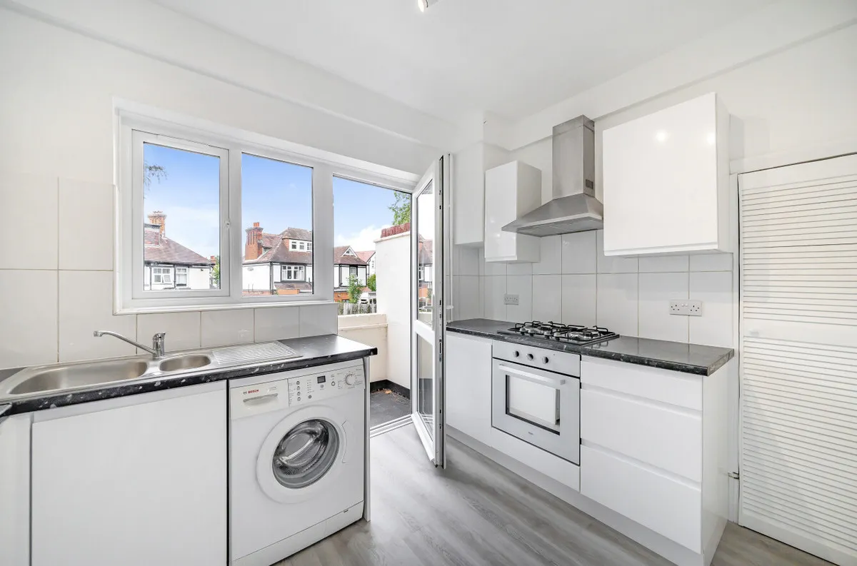 Gateways, Surbiton, KT6, photo 2