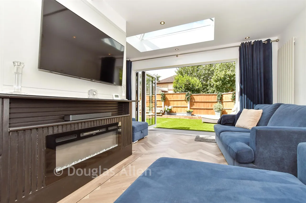 Osterley Drive, Langdon Hills, SS16, photo 7