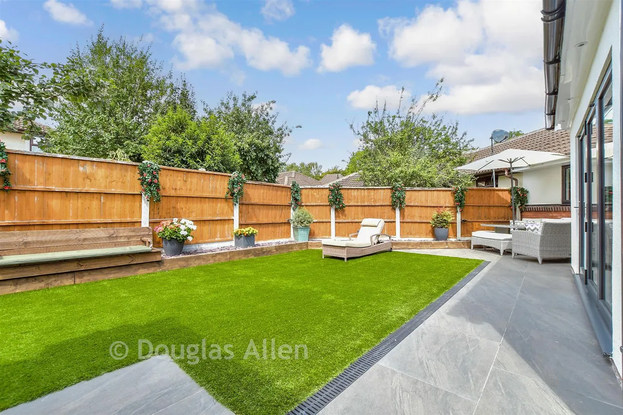 Osterley Drive, Langdon Hills, SS16, photo 8