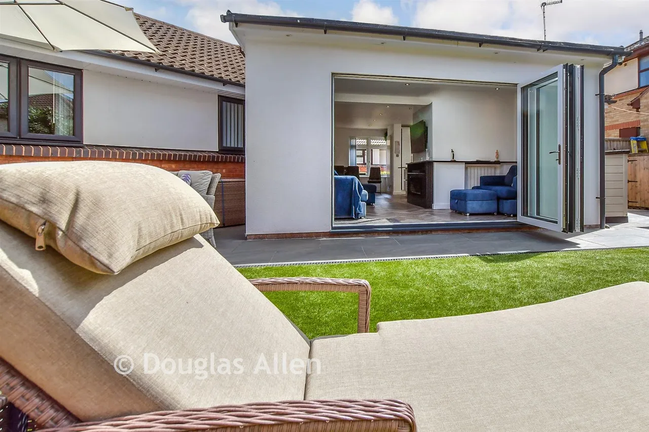Osterley Drive, Langdon Hills, SS16, photo 9