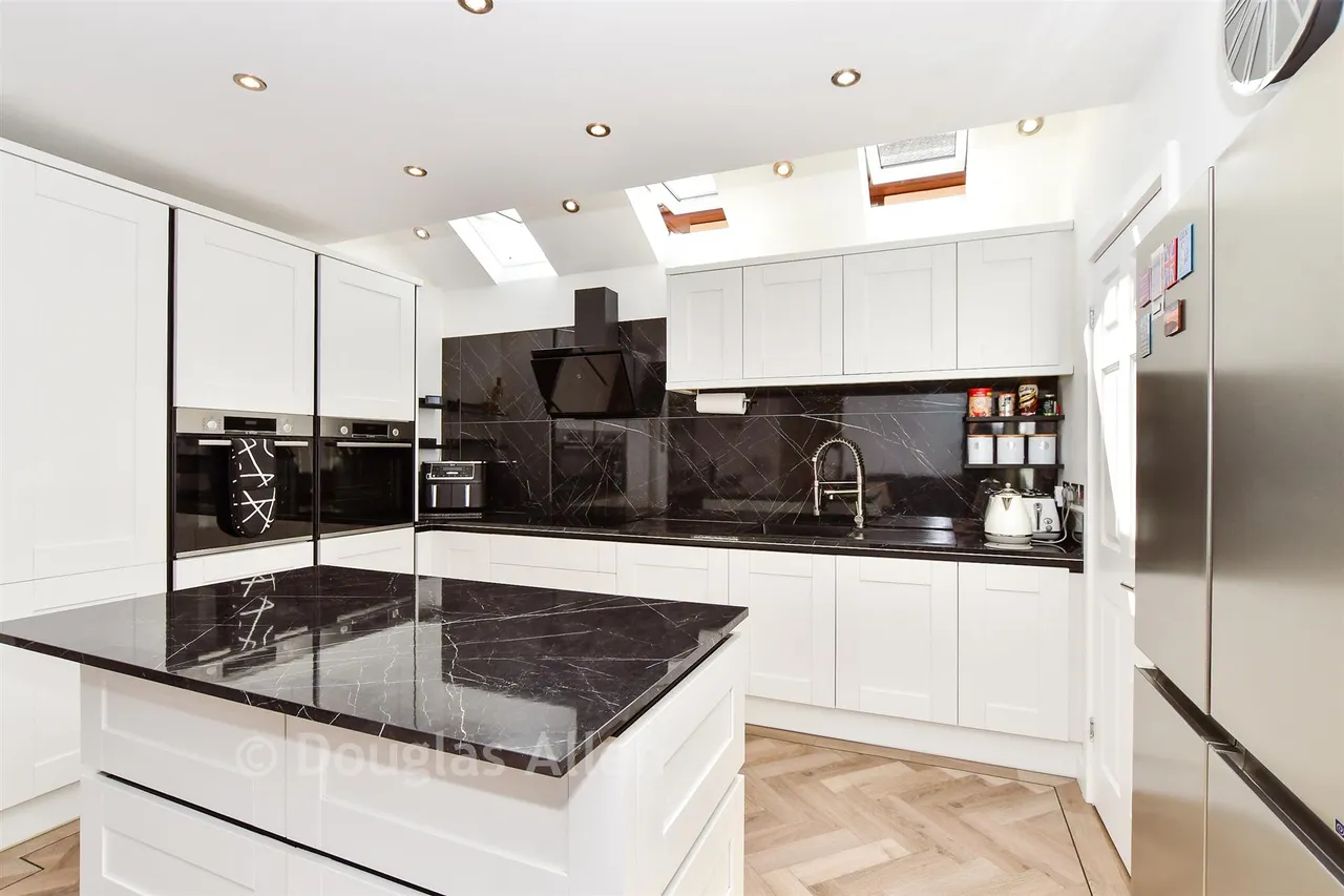 Osterley Drive, Langdon Hills, SS16, photo 4
