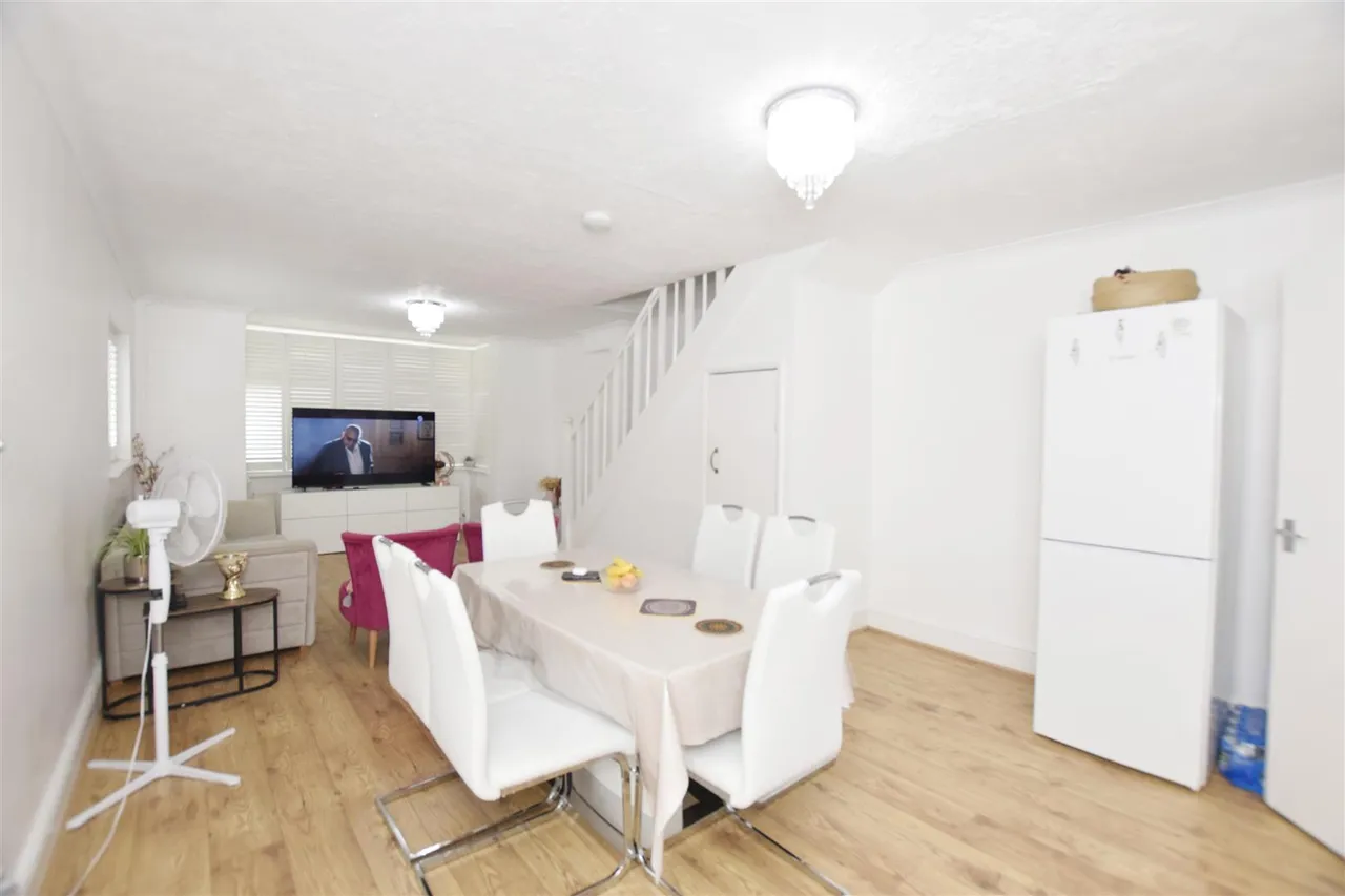 Ennerdale Gardens, Wembley, HA9, photo 3