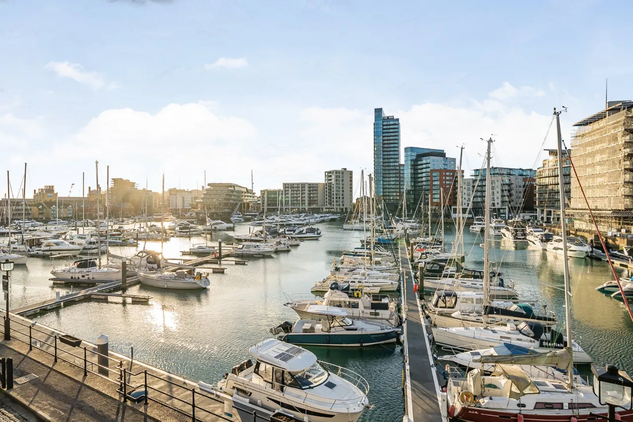 2 bed flat for sale, Channel Way, Ocean Village, SO14