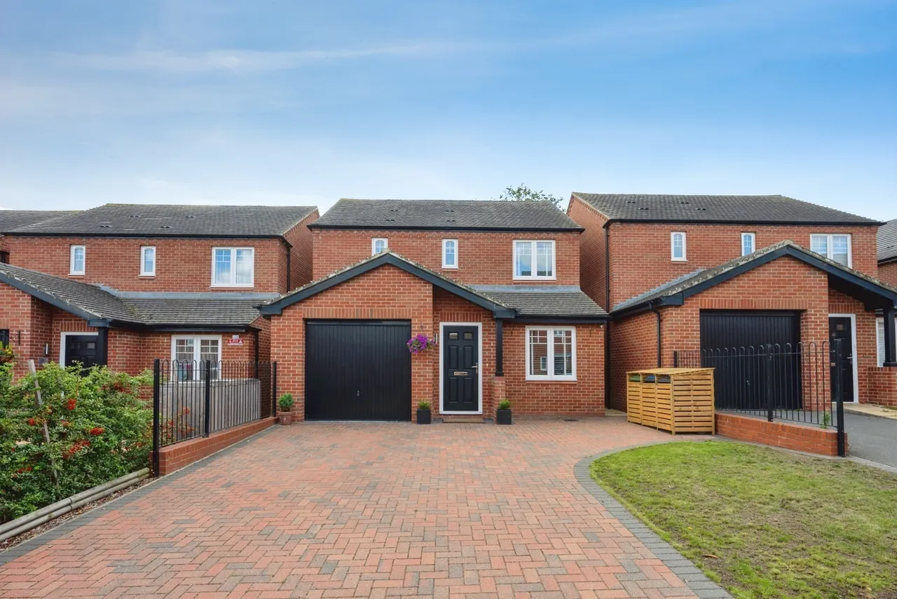3 bed house for sale, Sandringham Avenue, Stratford-upon-Avon, CV37