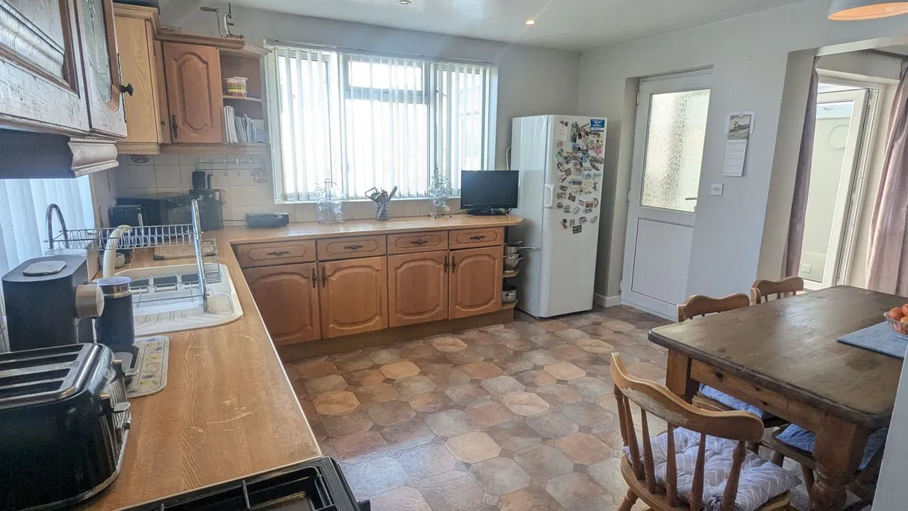 Sealey Crescent, Wells, BA5, photo 6