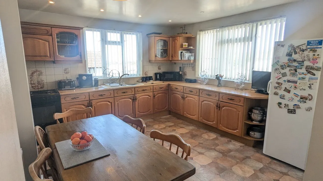Sealey Crescent, Wells, BA5, photo 2