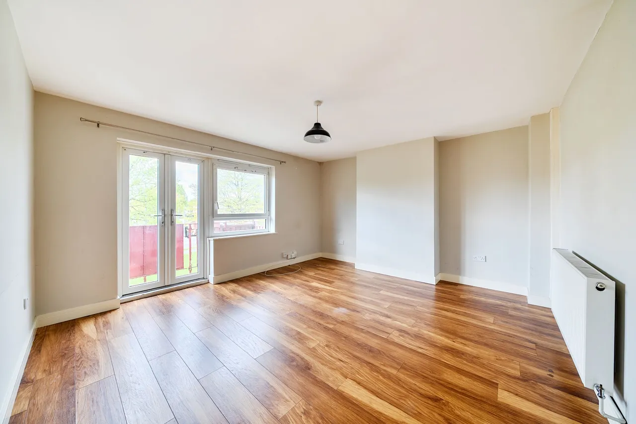 Shaftesbury Circle, Shaftesbury Avenue, South Harrow, Harrow, photo 3