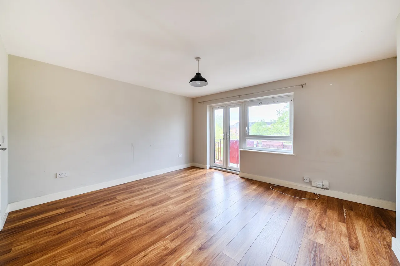 Shaftesbury Circle, Shaftesbury Avenue, South Harrow, Harrow, photo 2
