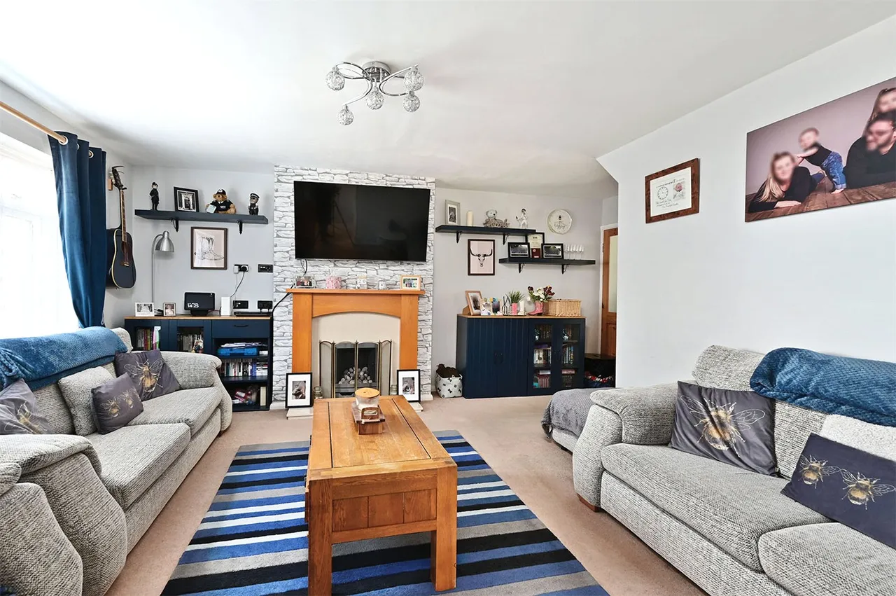 Ash Close, Ash, Guildford, Surrey, GU12 6AR, photo 2