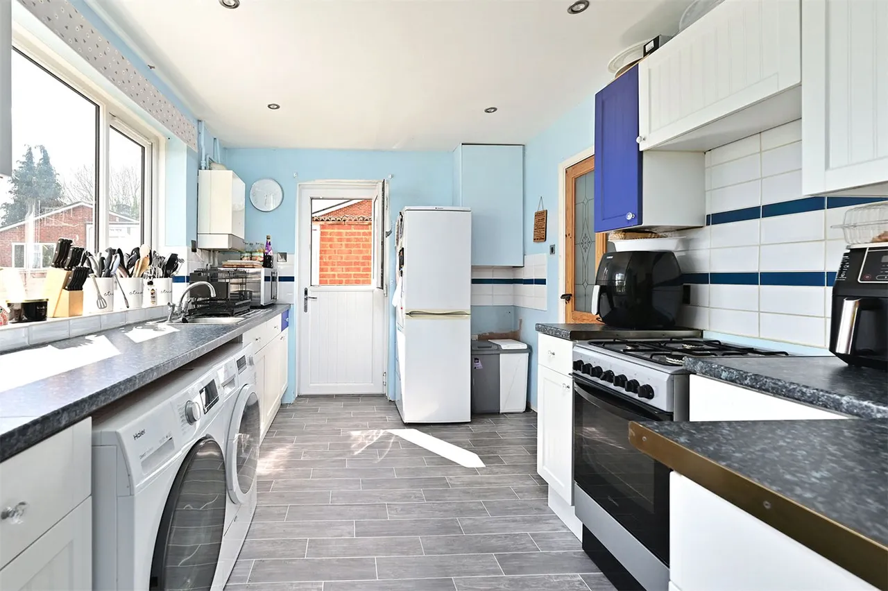 Ash Close, Ash, Guildford, Surrey, GU12 6AR, photo 3