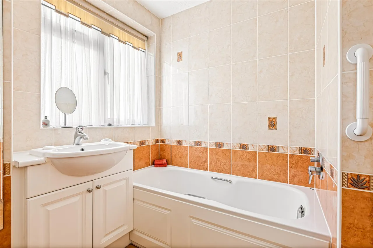 Dukes Drive, Leicester, LE2, photo 16