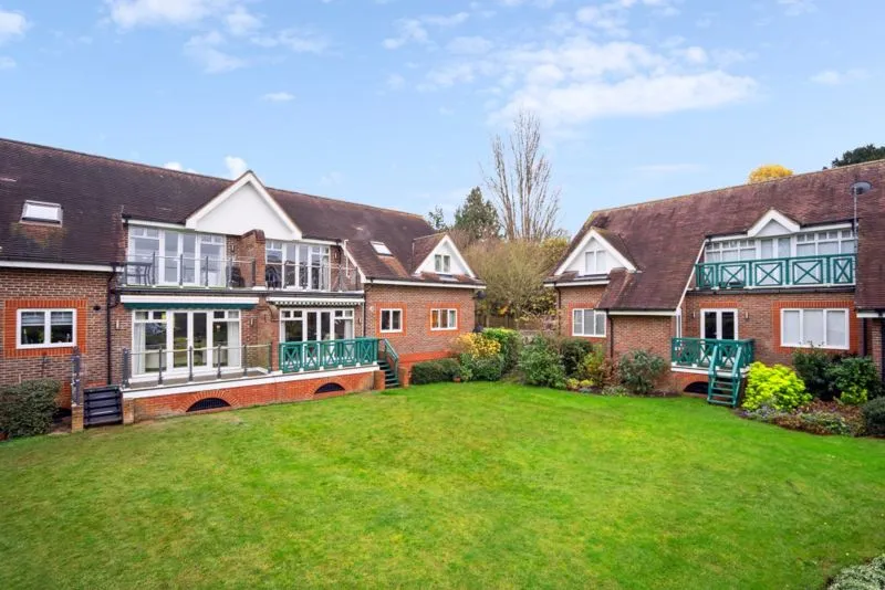 3 bed flat for sale — Andrews Reach, Bourne End SL8 5GA