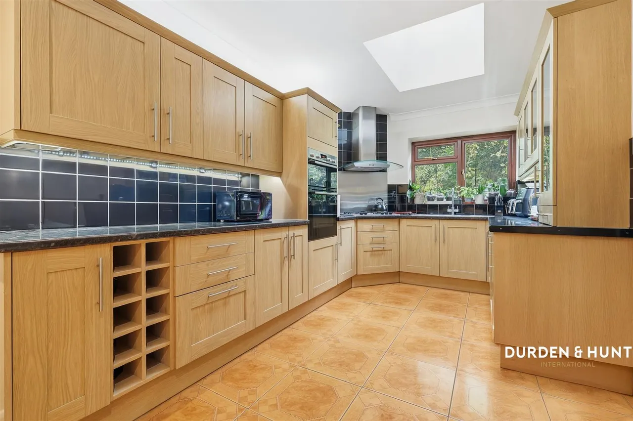 Northumberland Avenue, Hornchurch, RM11, photo 3