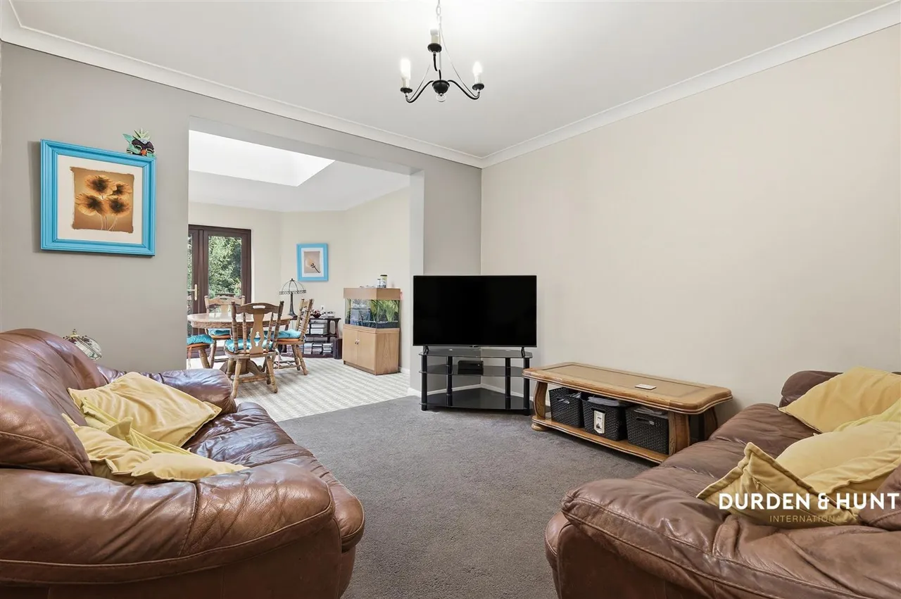 Northumberland Avenue, Hornchurch, RM11, photo 5