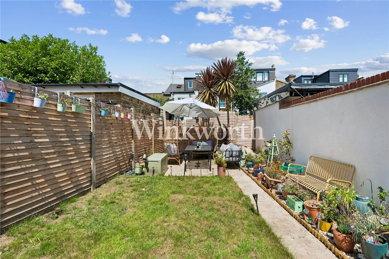 Belton Road, London, N17, photo 2
