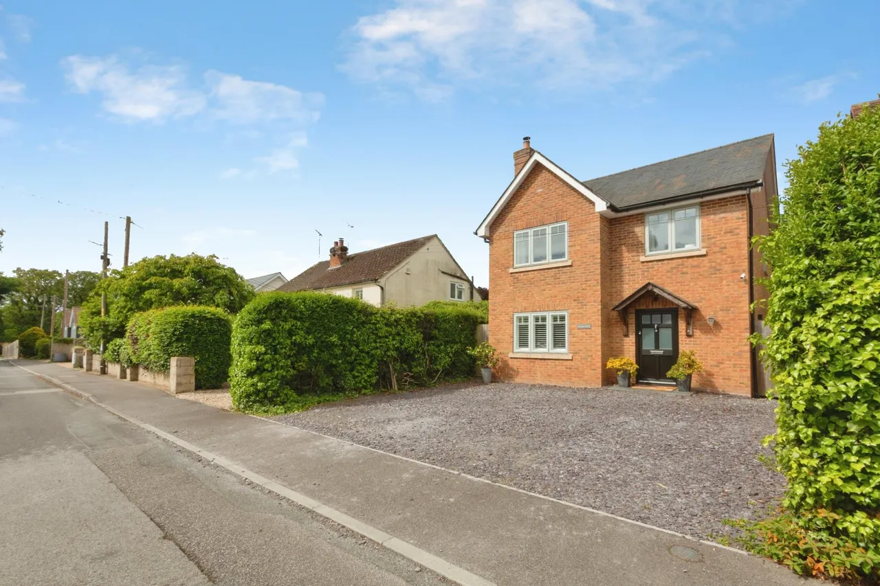 Back Lane, Bucks horn Oak, GU10, photo 25