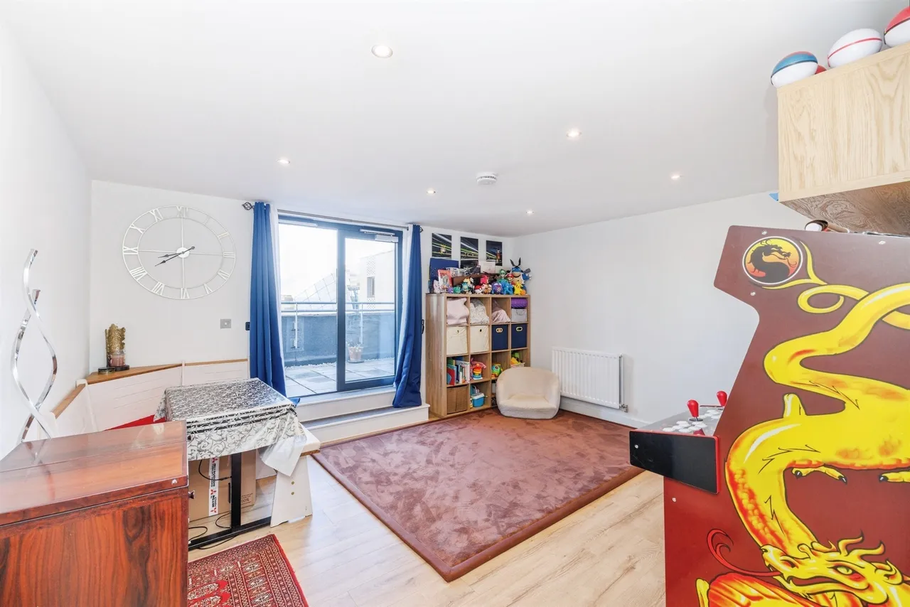 2 bed flat for sale, Wellstones, Watford, WD17