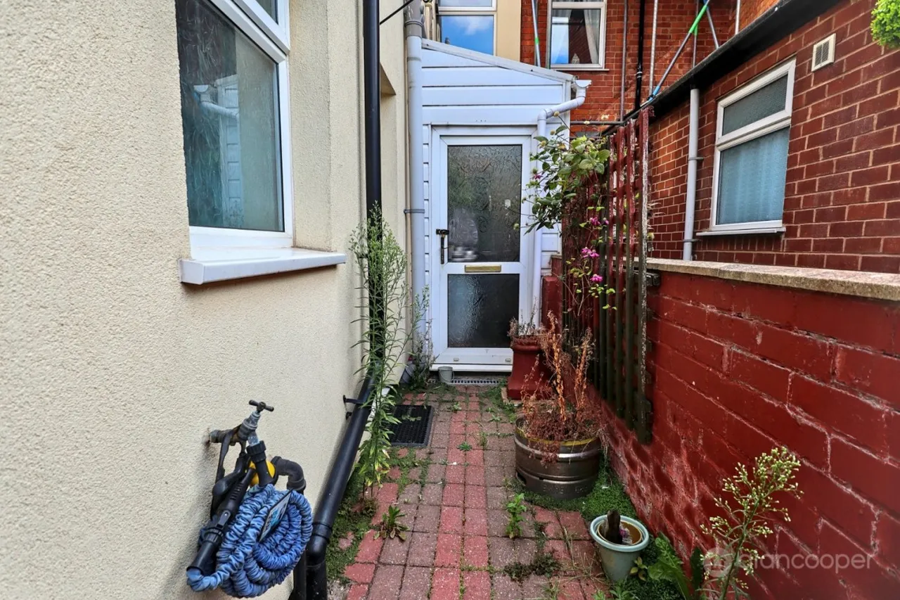 Coventry Road, Nuneaton, CV11, photo 16