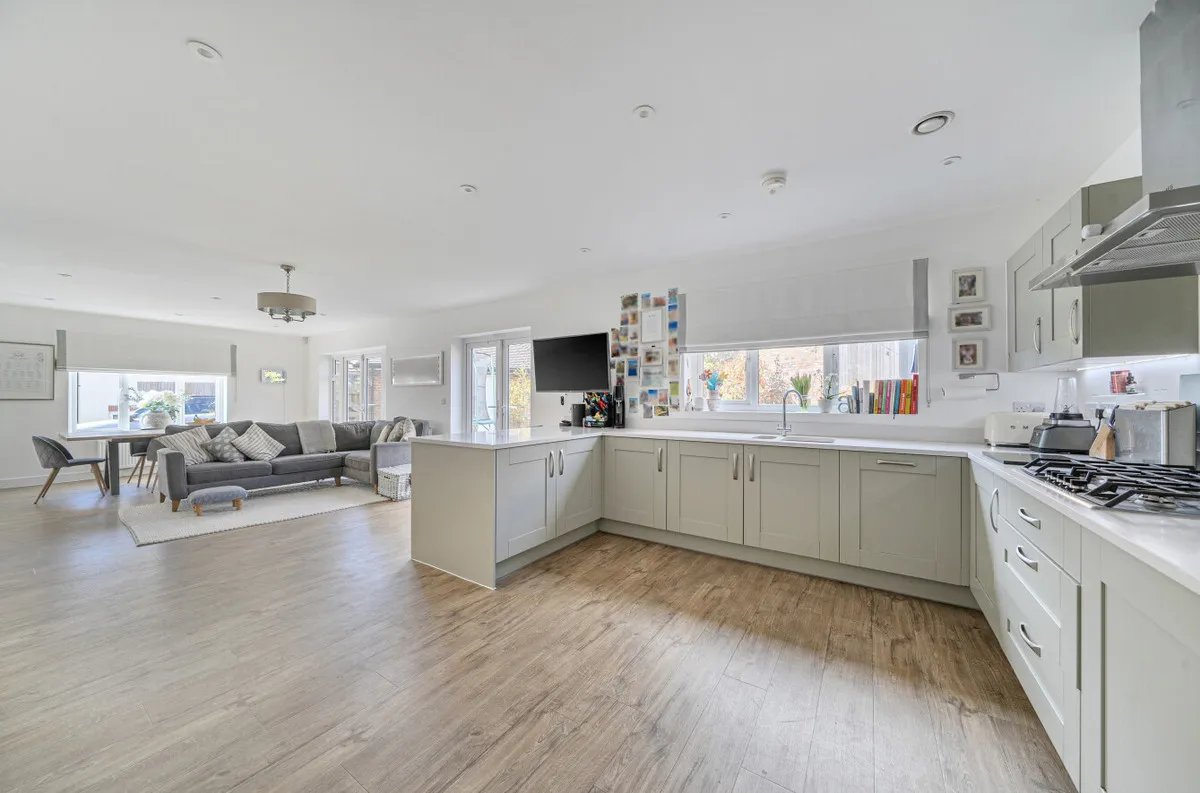 Billingshurst, RH14 9ZT, photo 3