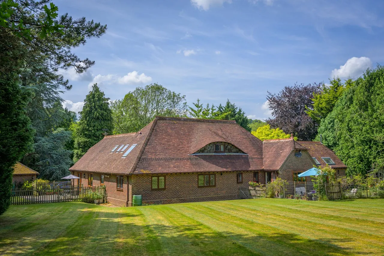 6 bed house for sale, Catherington, Hampshire