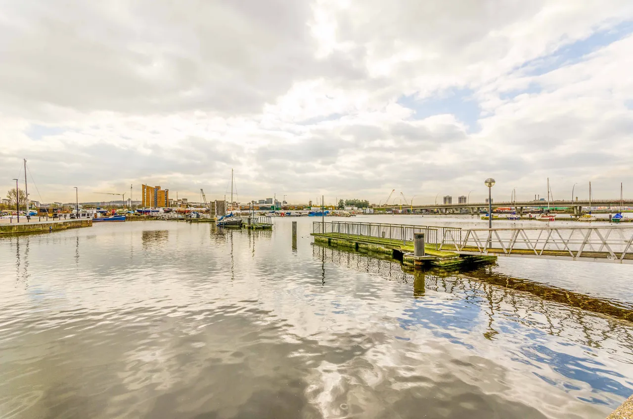 London, E16, photo 4