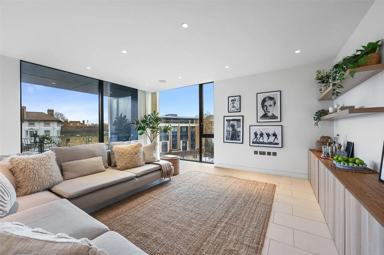 3 bed flat to rent — Latitude House, Oval Road, London, NW1 7EU