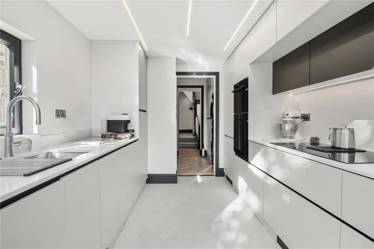 Battersea Rise, London, SW11, photo 13