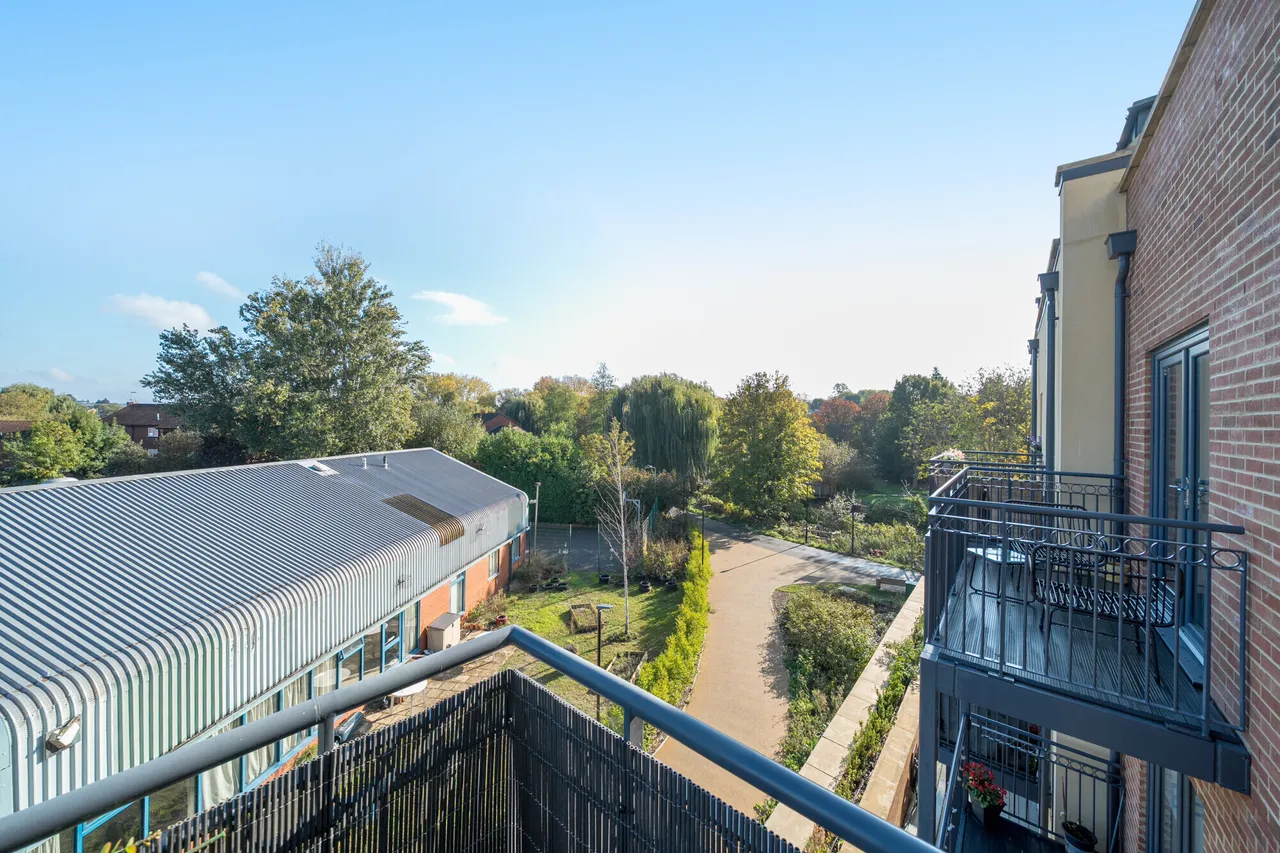 Nightingale Walk, Farnham, GU9, photo 8