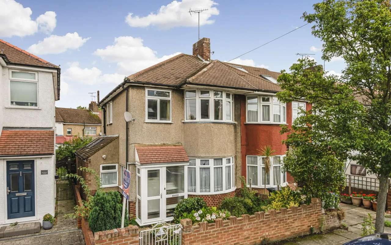 3 bed house for sale — Blackmore Avenue, Southall, UB1 3ES