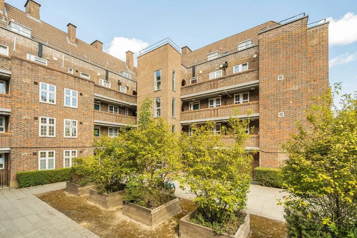 3 bed property for sale, Tilson Gardens, SW2