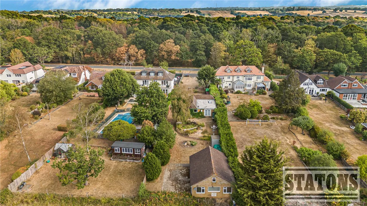 The Ridgeway, Cuffley, Hertfordshire, EN6 4BG, photo 2