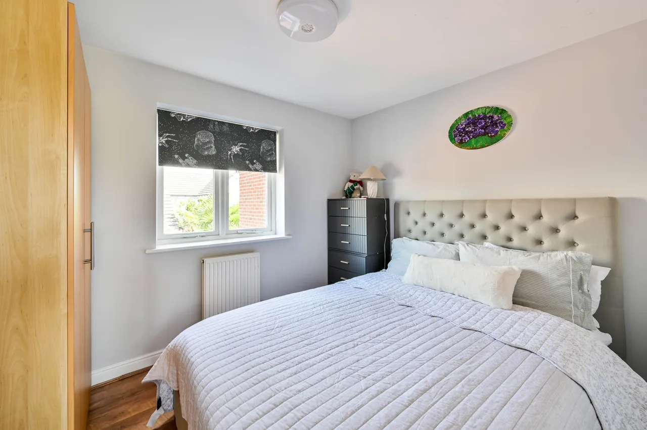 24 Chandlers Close, West Molesey, photo 11