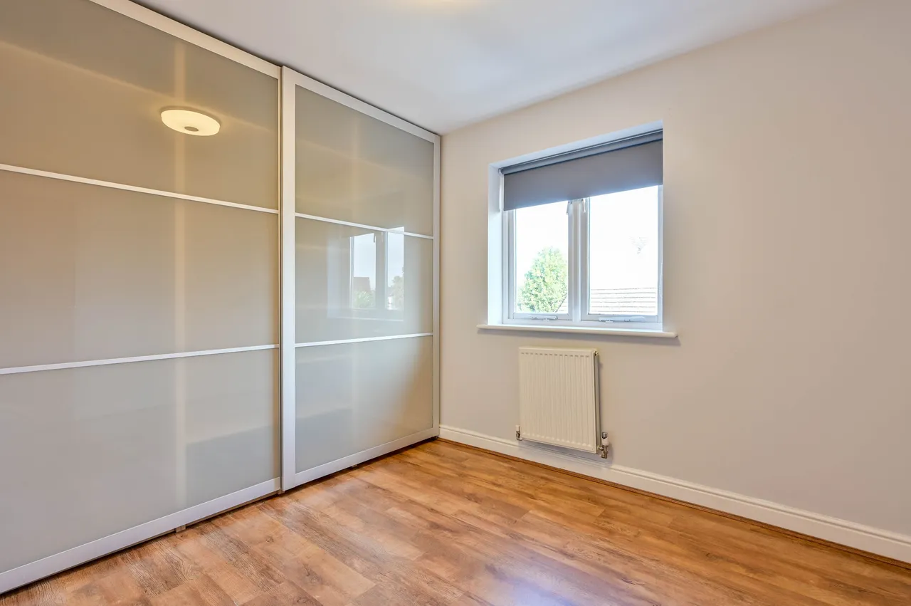 24 Chandlers Close, West Molesey, photo 5