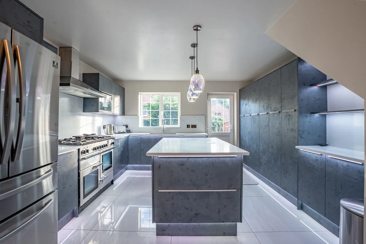 5 bed house for sale, King George Croft, Morley, LS27