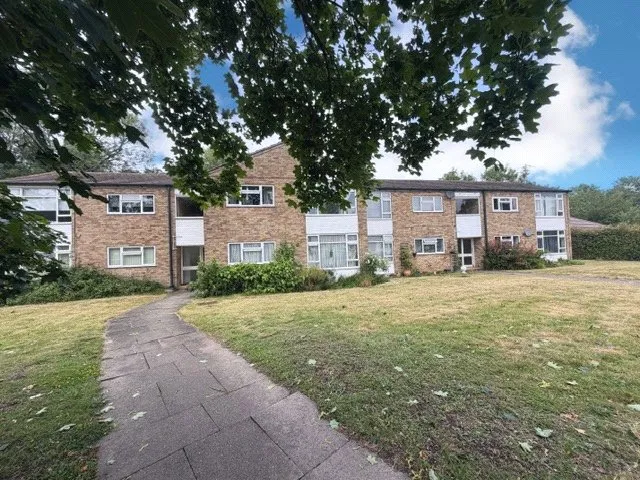 1 bed flat for sale, Edenside Road, Bookham, KT23