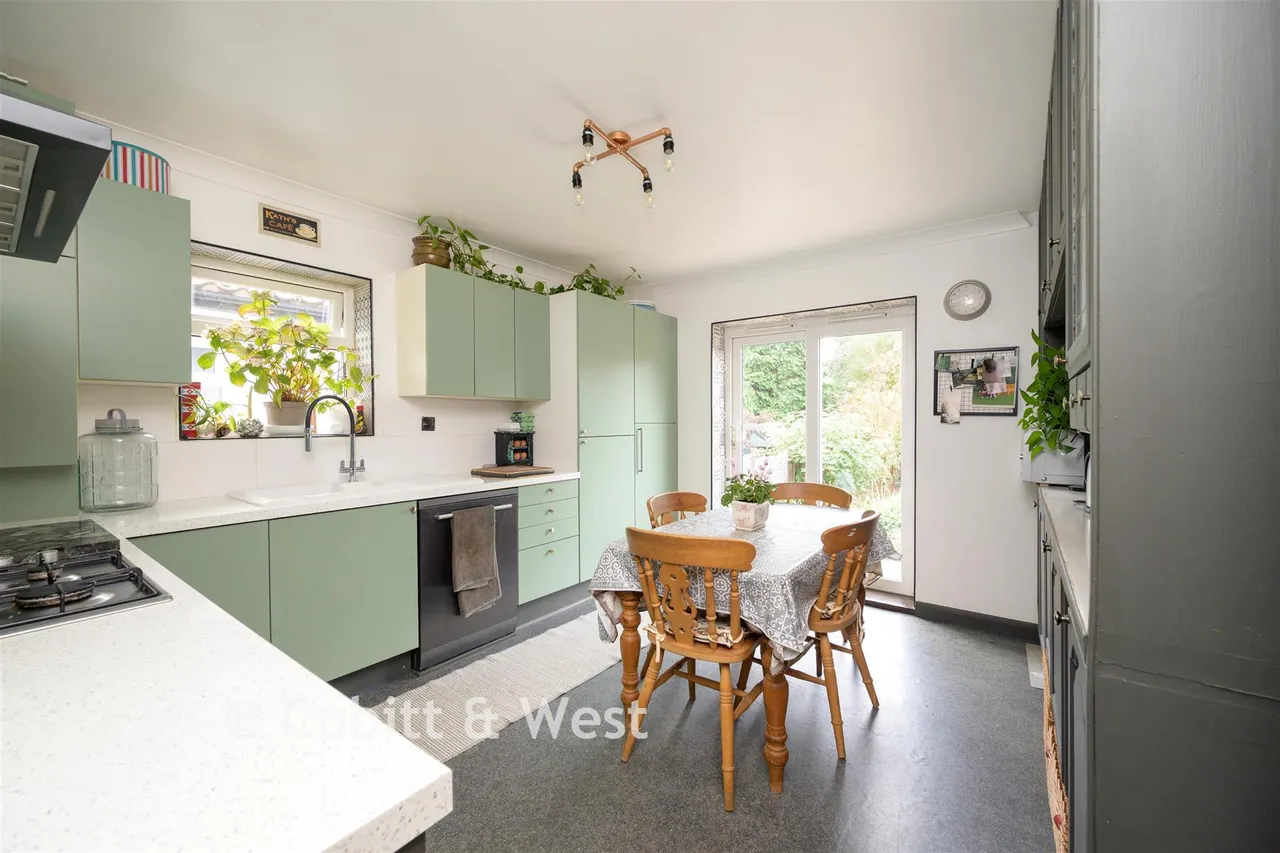 The Crescent, Horley, RH6, photo 6