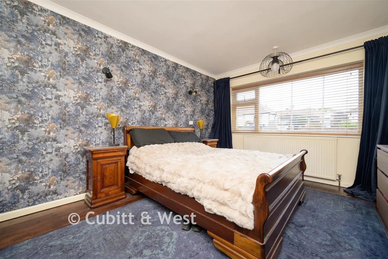 The Crescent, Horley, RH6, photo 9