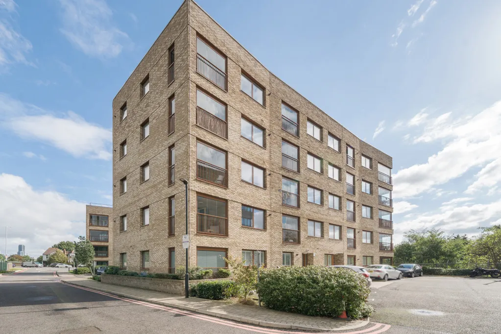 2 bed flat for sale, Kenneth Way, Ealing, W5