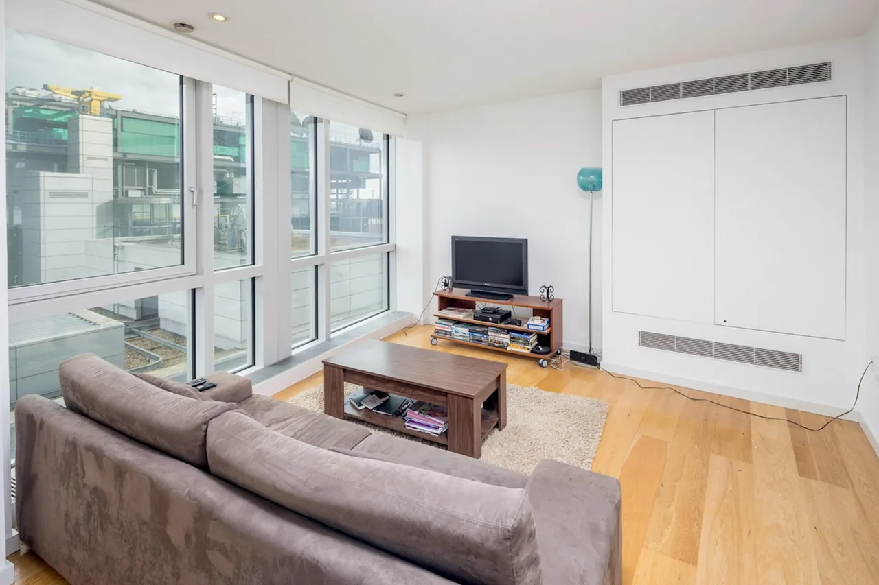Ontario Tower, E14, photo 3