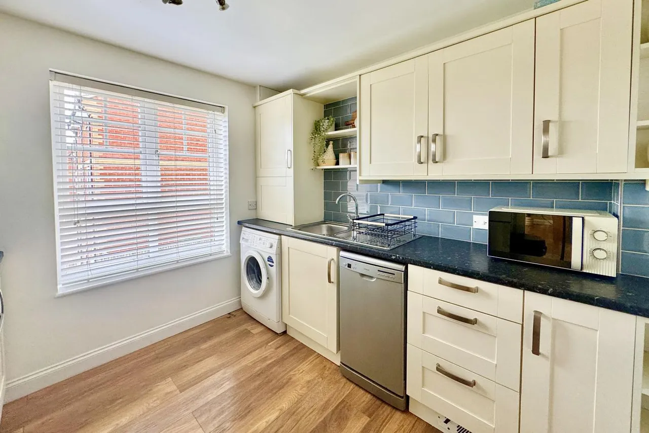 Malmesbury Park Road, BH8, photo 8