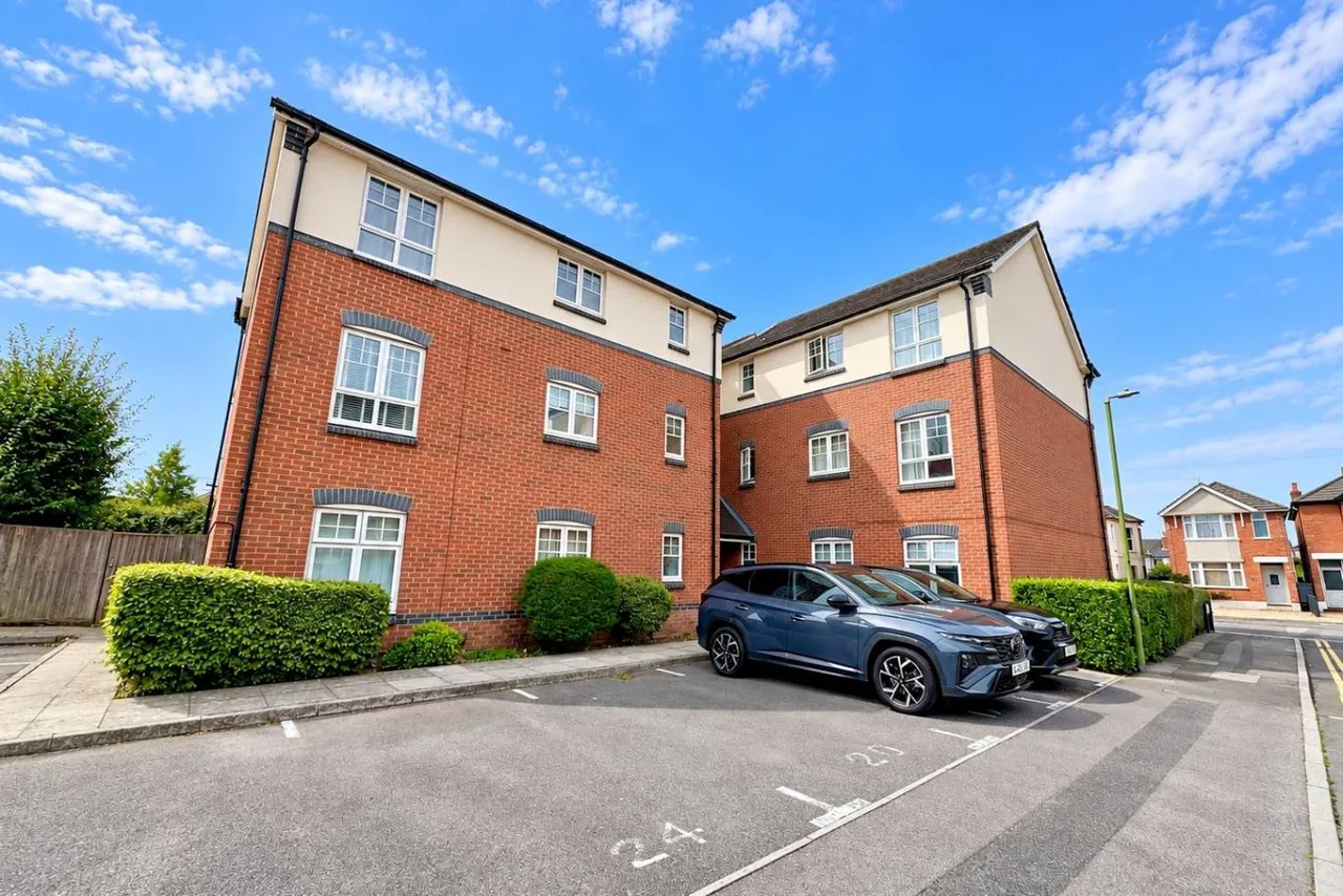 Malmesbury Park Road, BH8, photo 13