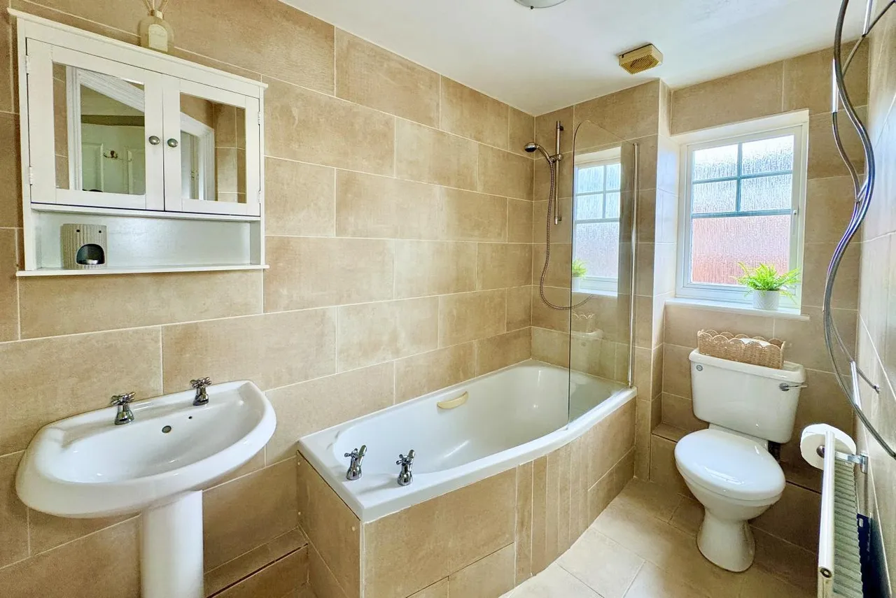 Malmesbury Park Road, BH8, photo 11