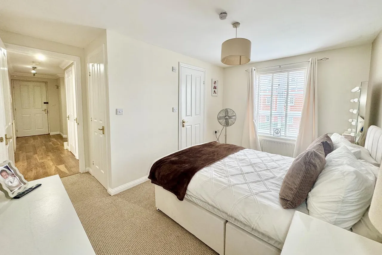 Malmesbury Park Road, BH8, photo 10
