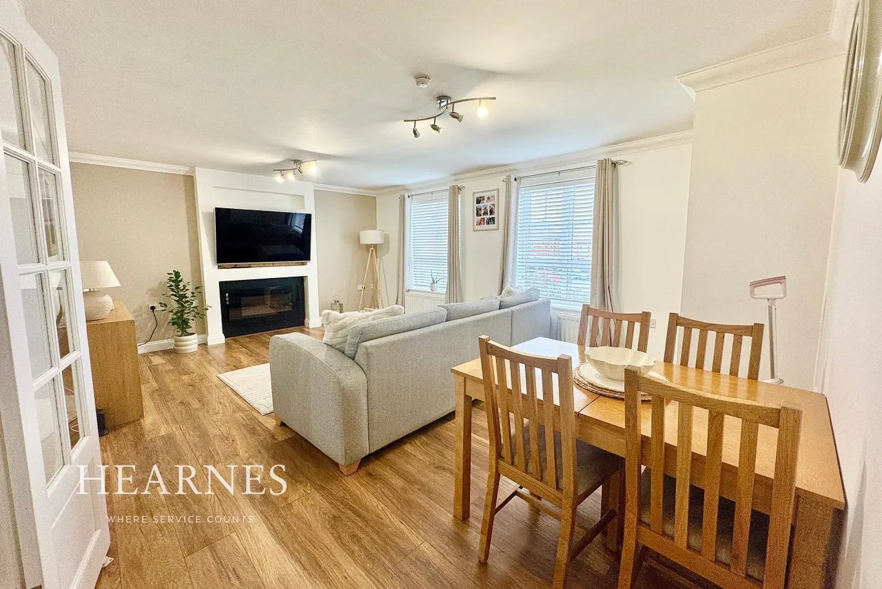 2 bed flat for sale, Malmesbury Park Road, BH8