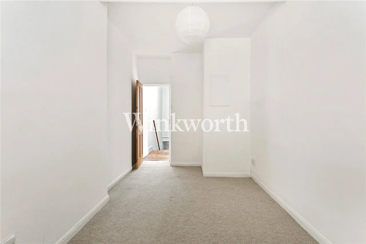 Waltheof Avenue, London, N17, photo 17